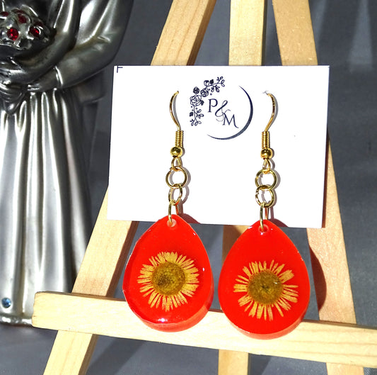 Decorative Earrings with Preserved Daisy Flower in Velvet Red